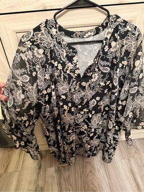 Black paisley flutter sleeve blouse